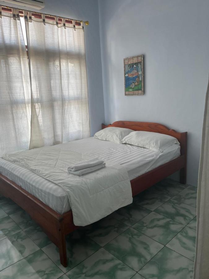 Komodo Indah Hotel Labuan Bajo Værelse billede